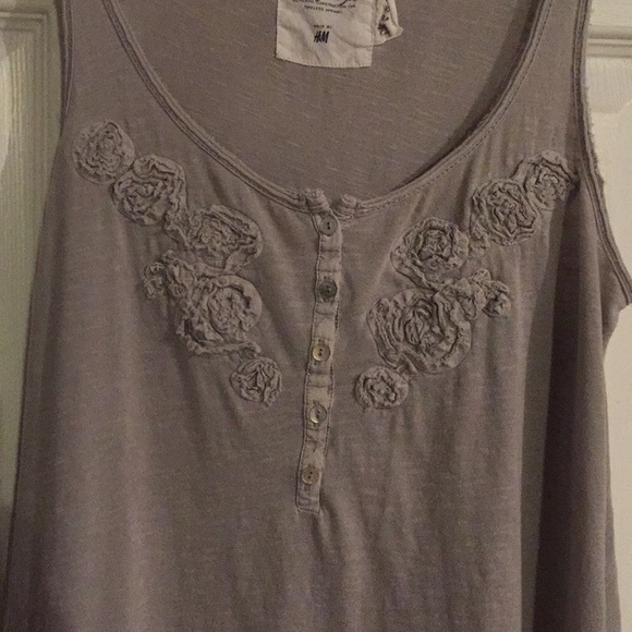 H&M cute detailed tank - Picture 2 of 2